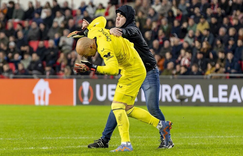 Sevilla goalkeeper attacked